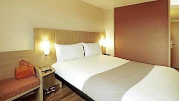 Standard Double Room, 1 Double Bed | Desk, soundproofing, iron/ironing board, free WiFi