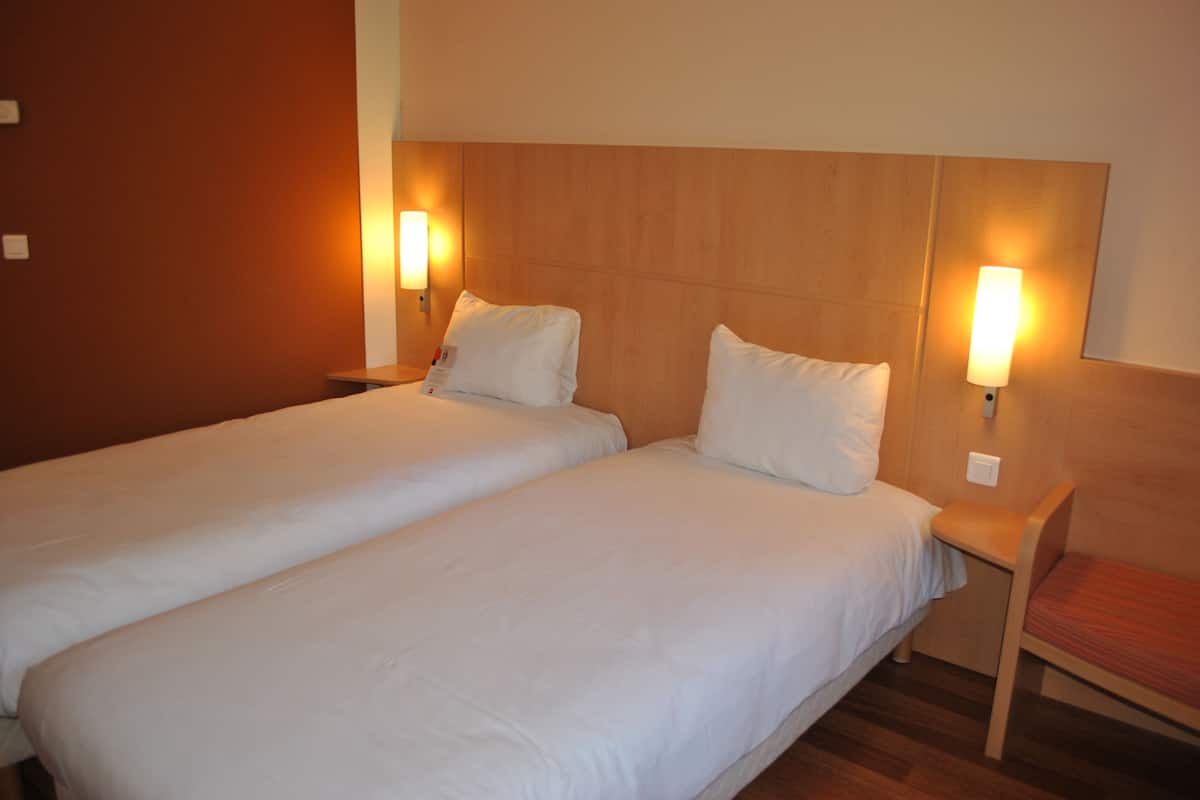 twin room, 2 single beds | desk, soundproofing, iron/ironing board, free wifi