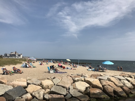 Beach nearby, beach towels, 2 beach bars. Falmouth Heights Motor Lodge