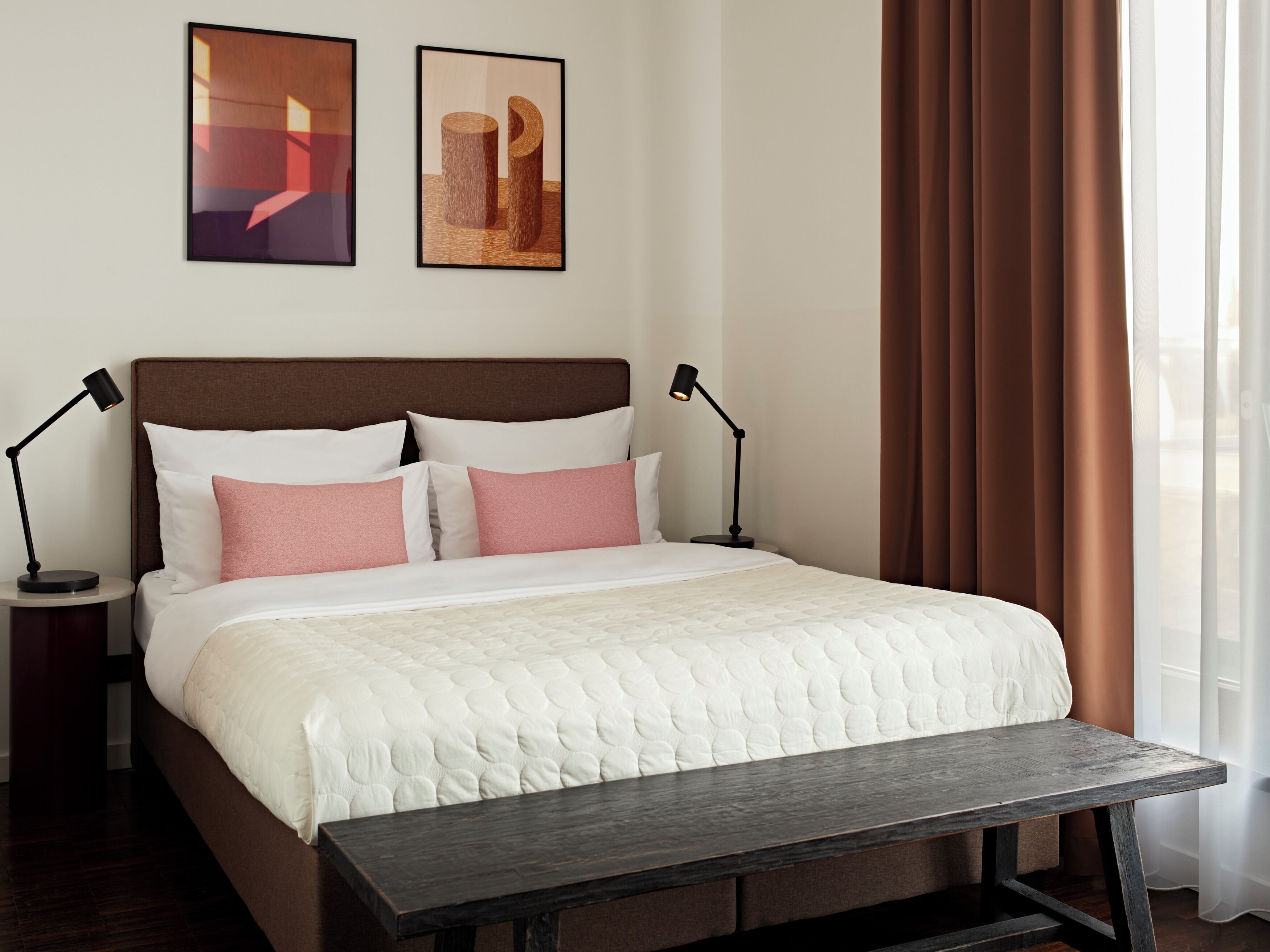 Standard Room | Peralatan tempat tidur premium, tilam berlapik, bar mini 