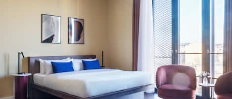 Large Room, Bathtub | Premium bedding, pillow-top beds, minibar, in-room safe