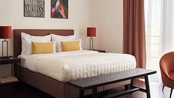 Roupas de cama premium, camas com colchões pillow-top, frigobar