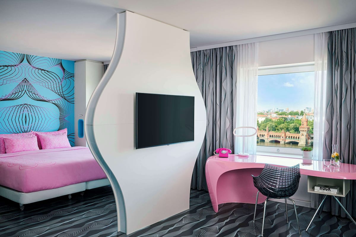 Premium bedding, minibar, in-room safe, desk