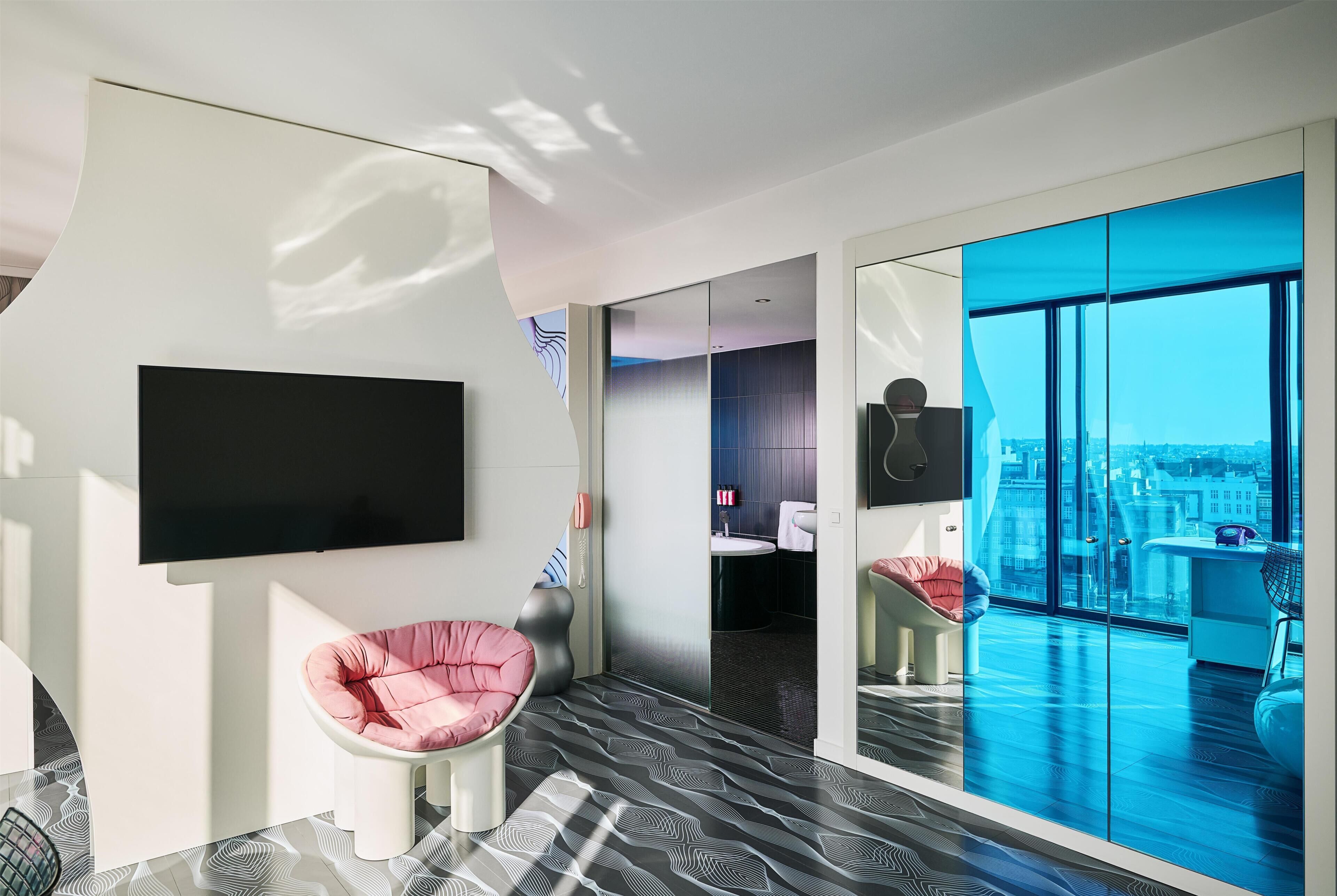 Junior-Suite (nhow, Waterfront) | Hochwertige Bettwaren, Minibar, Zimmersafe, Schreibtisch