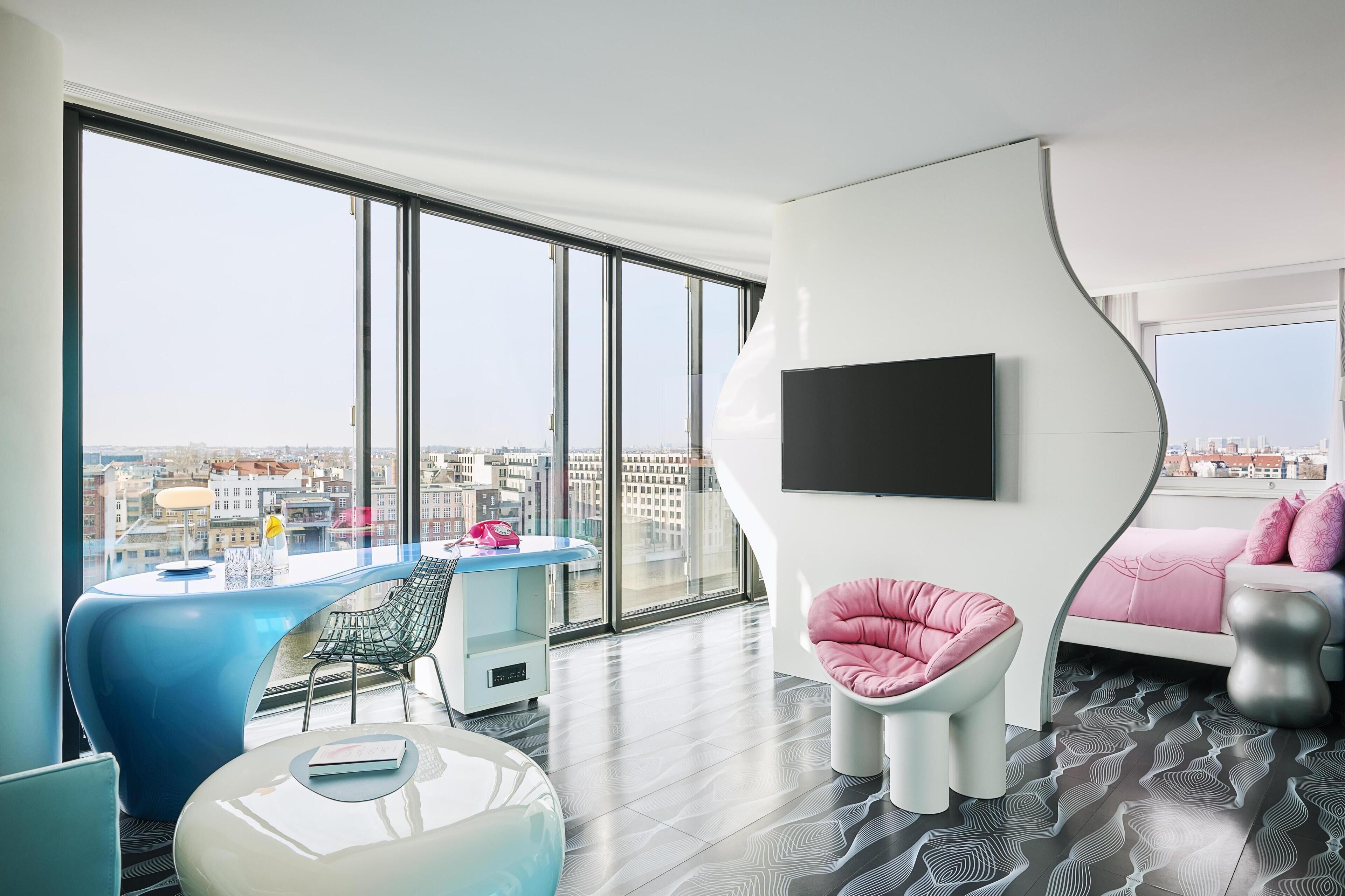 Junior-Suite (nhow, Waterfront) | Hochwertige Bettwaren, Minibar, Zimmersafe, Schreibtisch