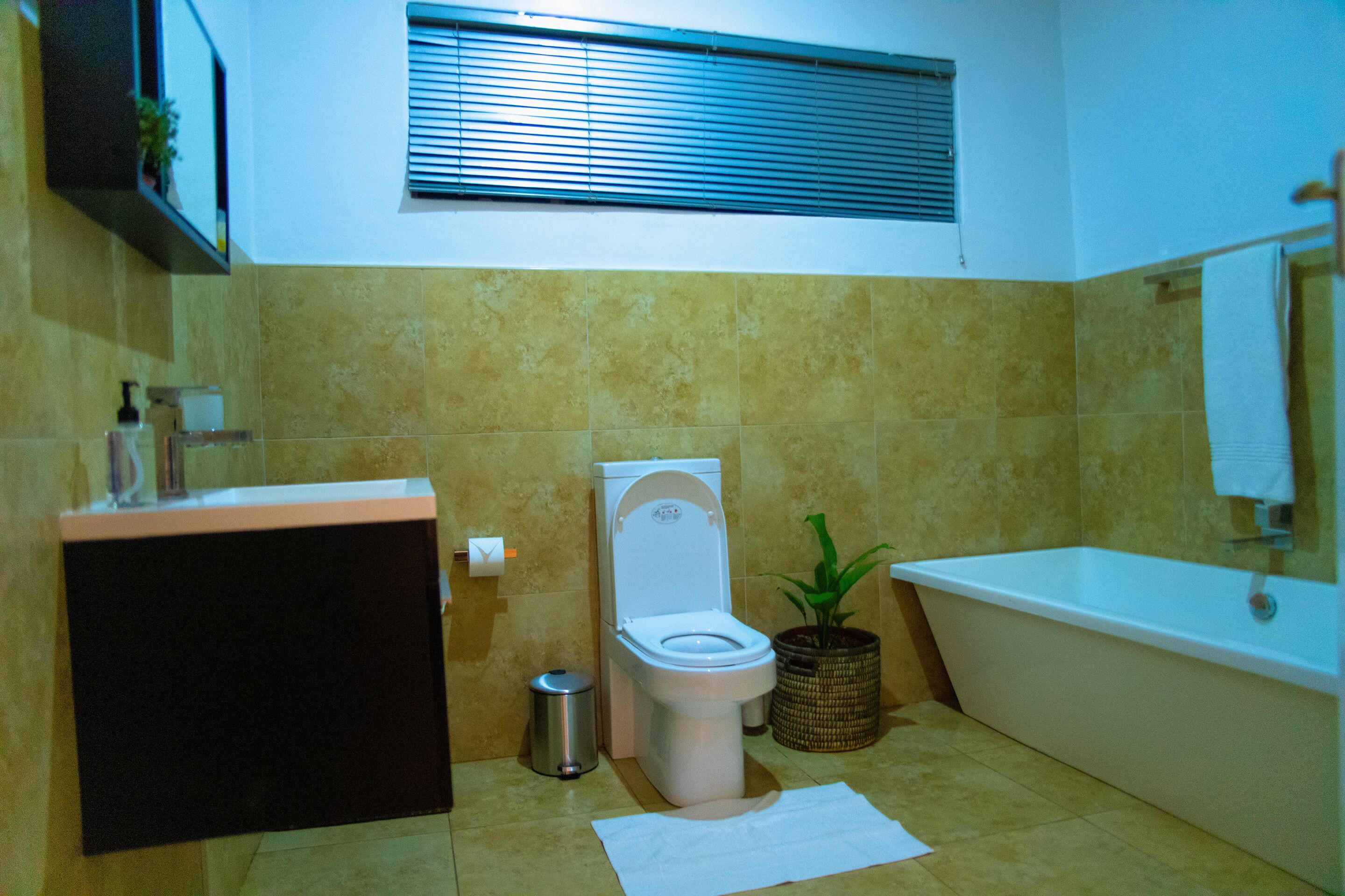 A bathroom with a toilet, sink, and bathtub.