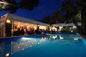 Indoor pool, seasonal outdoor pool, pool umbrellas, sun loungers