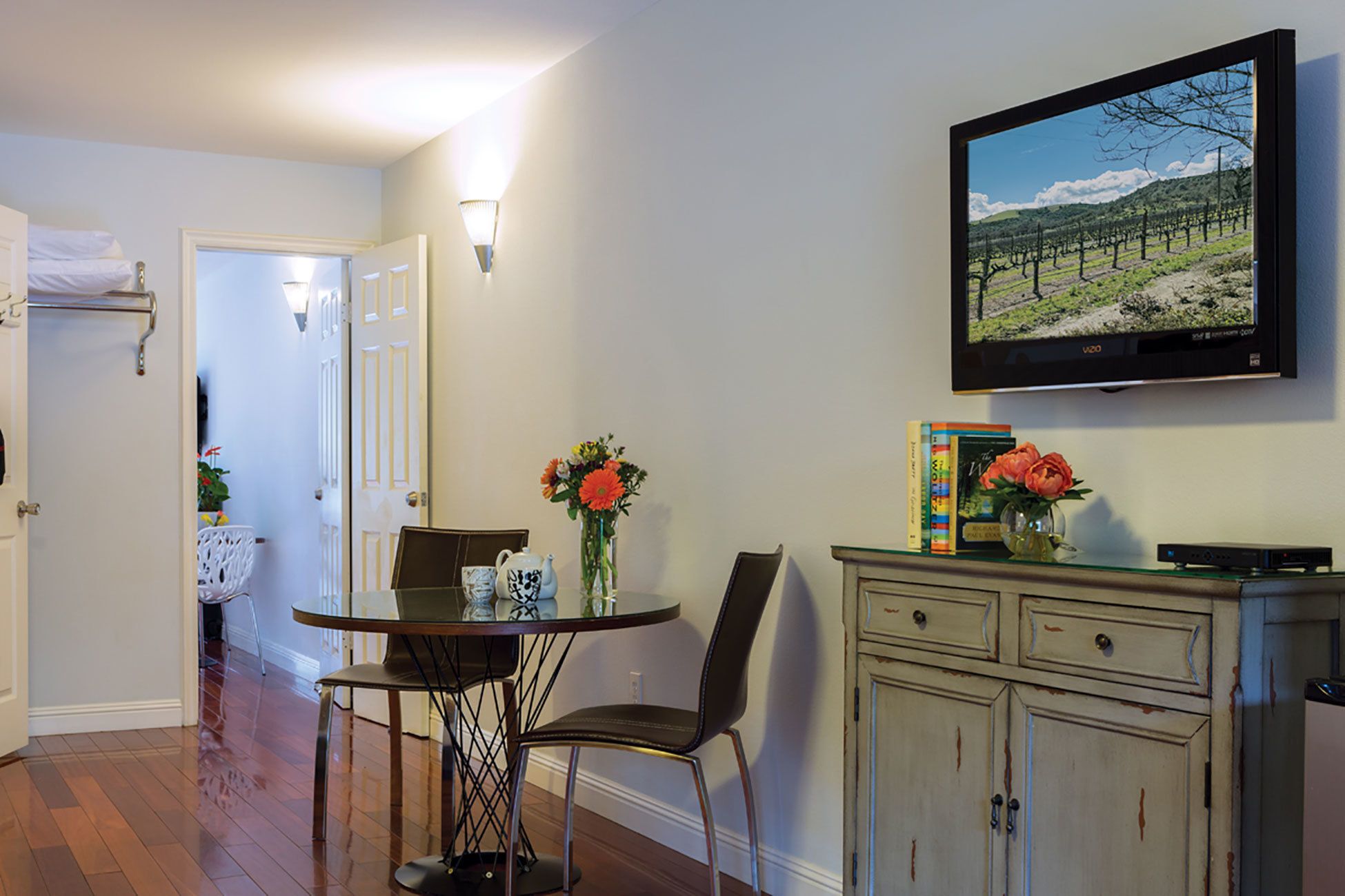 standard room, 2 queen beds, refrigerator & microwave, mountainside | 1 bedroom, individually decorated, individually furnished, free wifi