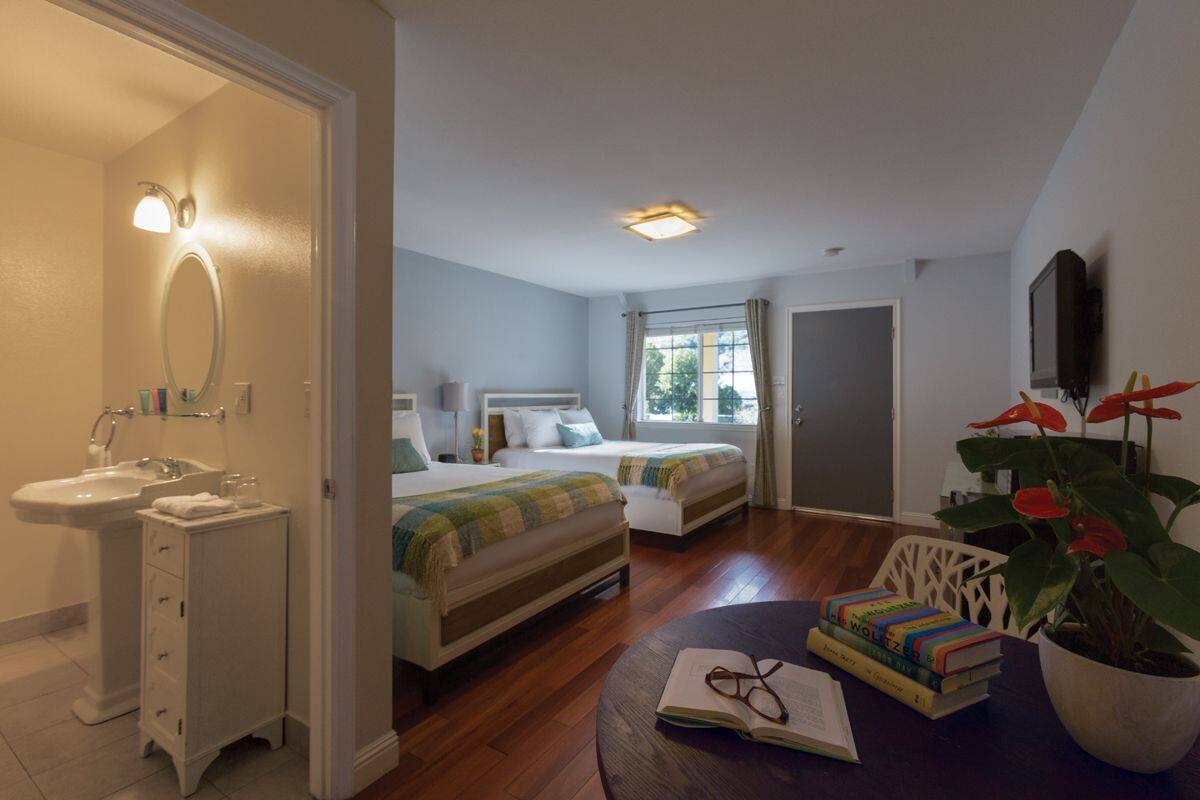 Standard Room, 2 Queen Beds, Lakeside | WiFi (free), individually decorated, individually furnished, bed sheets
