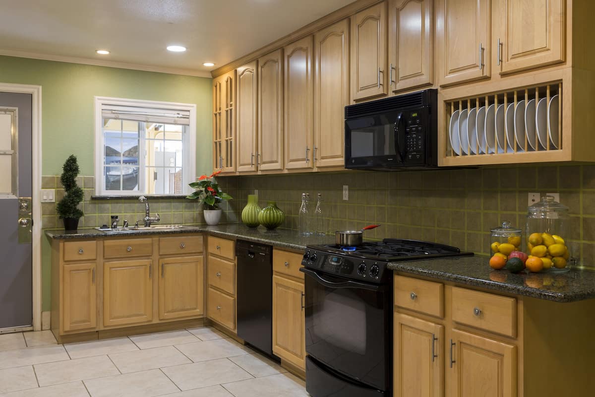 suite | private kitchen | fridge, microwave, coffee/tea maker