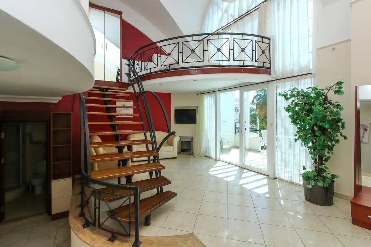 Gallery Duplex | 1 bedroom, premium bedding, desk, soundproofing