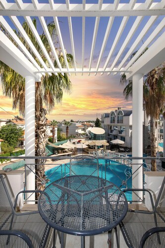 Seahorse Deluxe Hotel