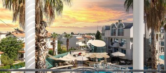 Seahorse Deluxe Hotel