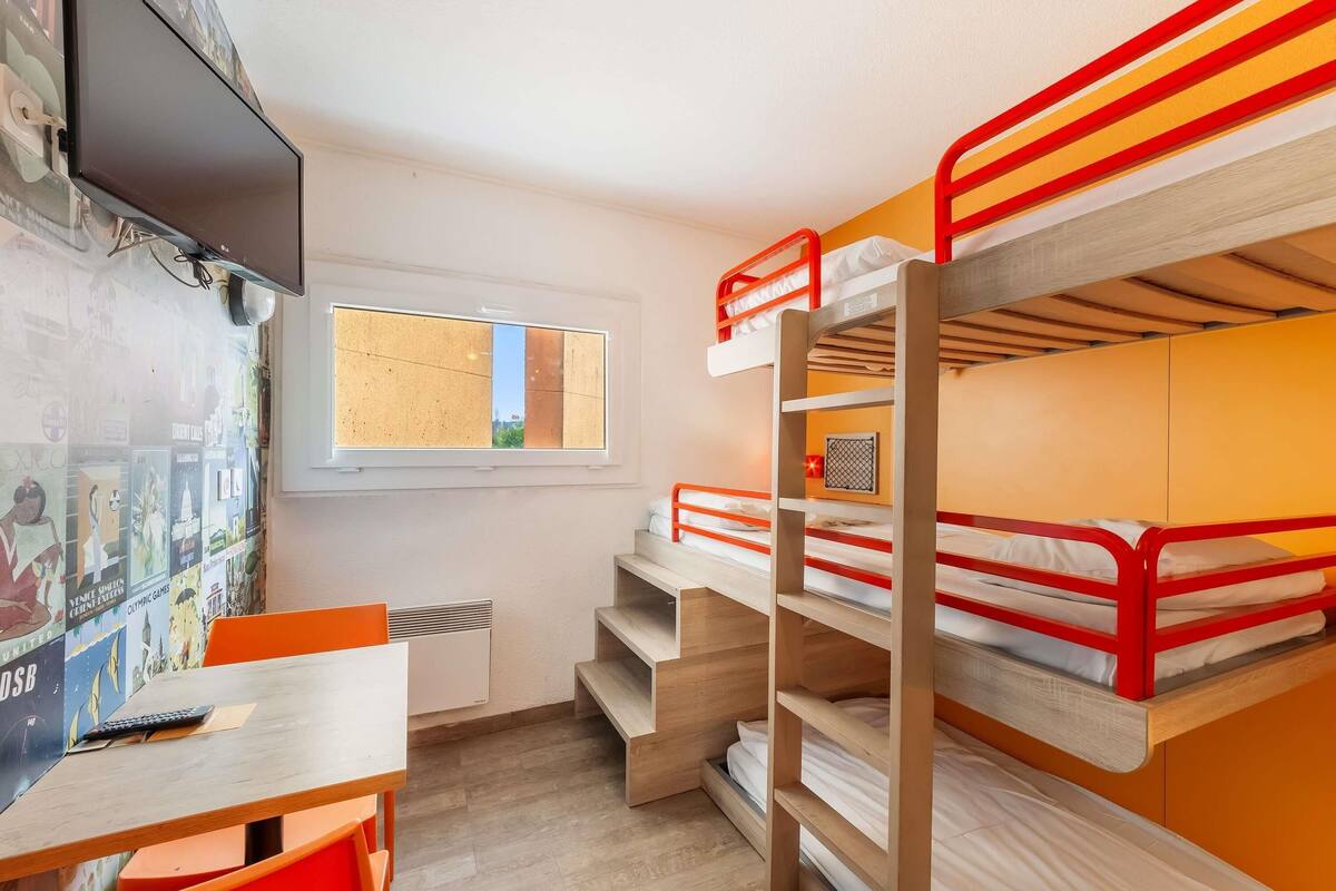 Zimmer, 3 Einzelbetten, eigenes Bad (Cabrio) | Verdunkelungsvorhänge, kostenlose Babybetten, kostenloses WLAN