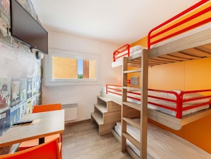 Room, 3 Single Beds, Private Bathroom (Cabrio) | Blackout curtains, free cots/infant beds, free WiFi, bed sheets - hotelF1 Nemours (Nemours)