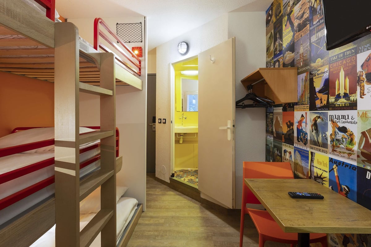 Room, 3 Single Beds, Private Bathroom (Cabrio)