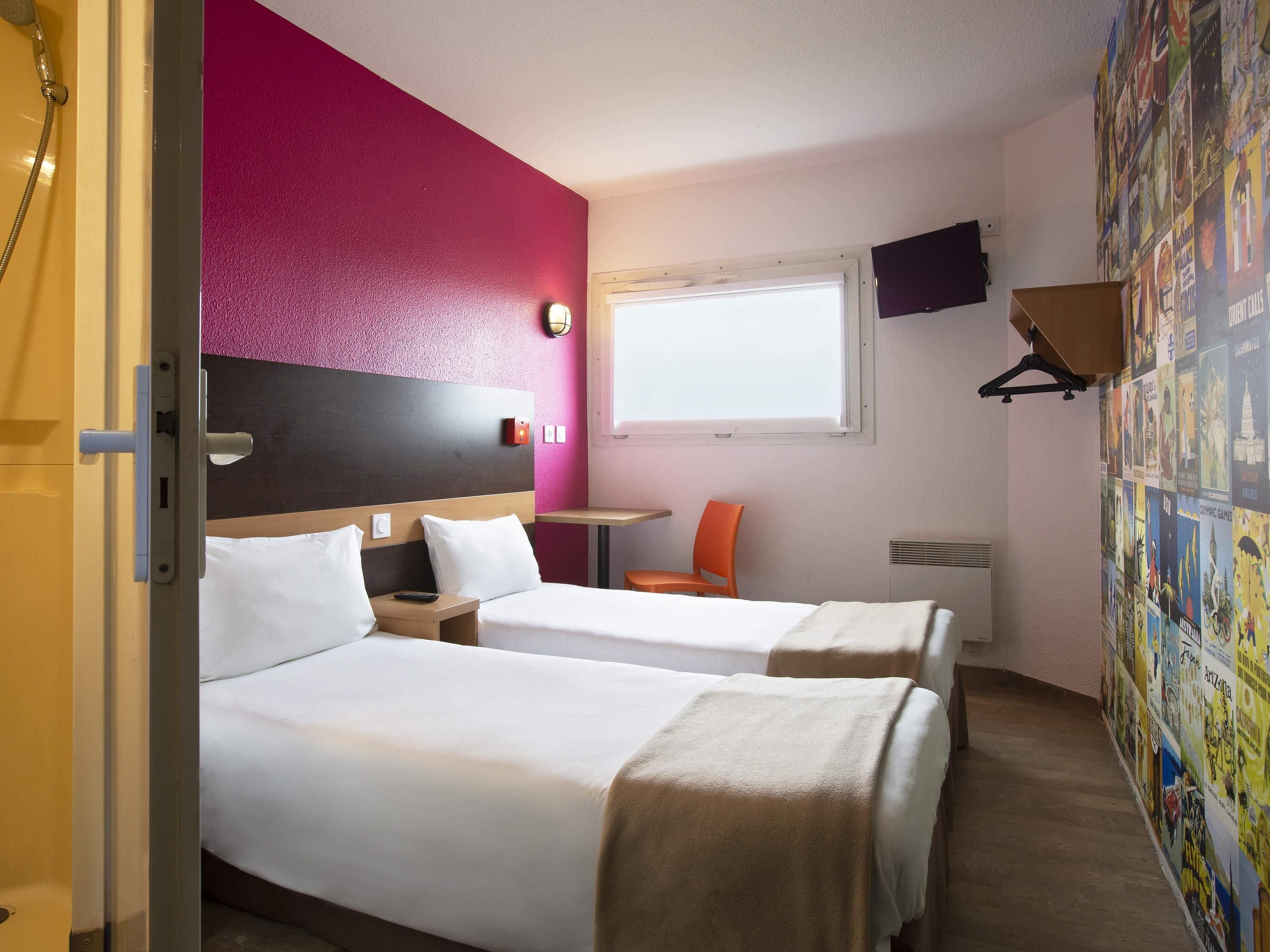 Room, 2 Twin Beds, Ensuite (Cabrio) | Blackout drapes, free cribs/infant beds, free WiFi, bed sheets