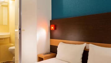 Room, 1 Double Bed (Cabrio) | Blackout drapes, free cribs/infant beds, free WiFi, bed sheets