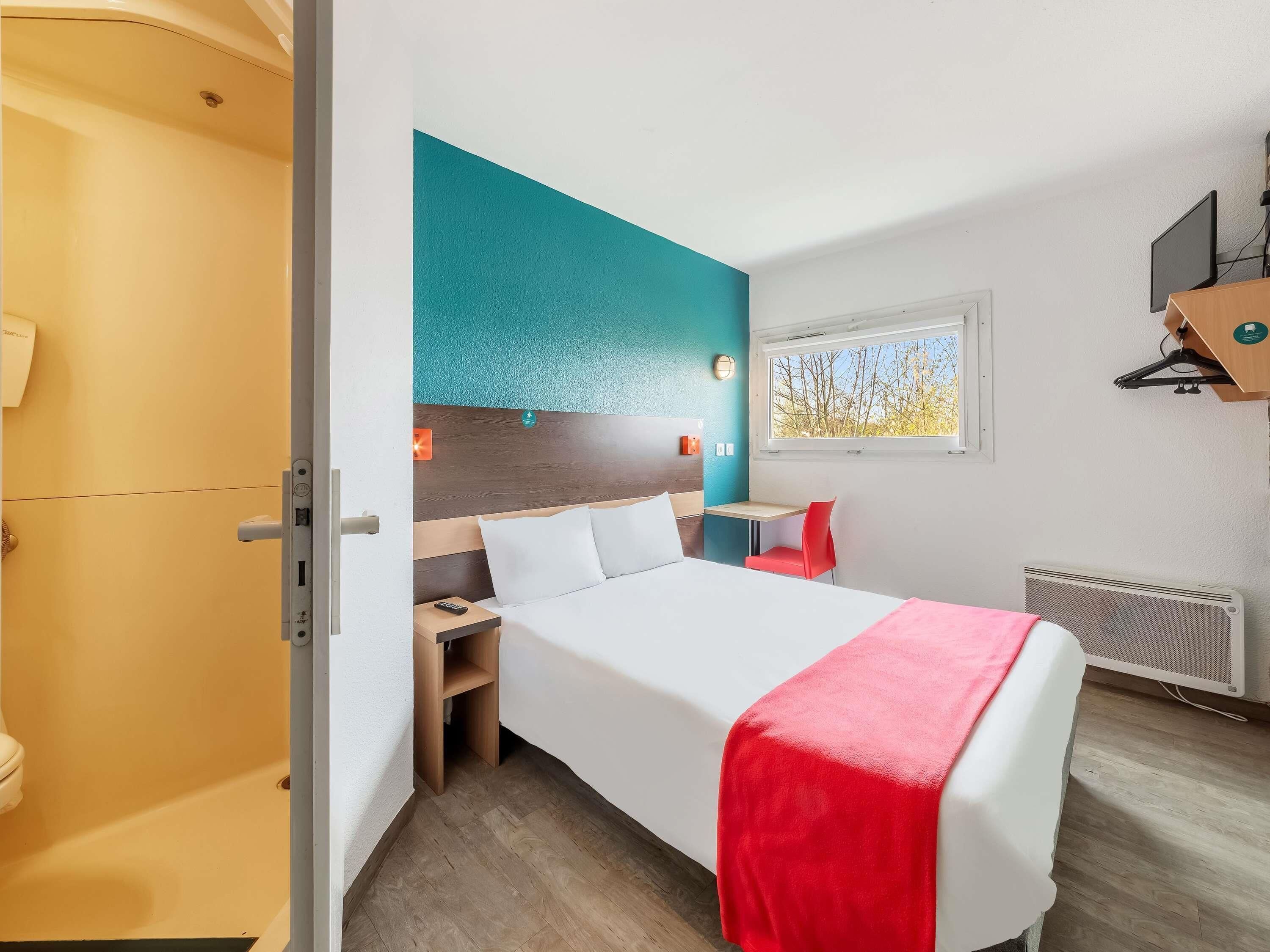 Room, 1 Double Bed (Cabrio) | Blackout drapes, free cribs/infant beds, free WiFi, bed sheets