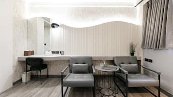 Deluxe Double Room - Parking Excluded, Check-In After 3:00 PM | Living area
