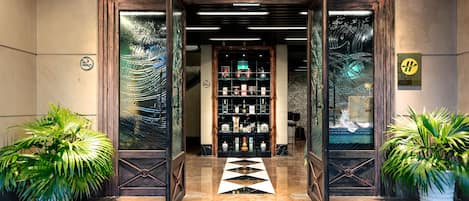 Pintu masuk properti