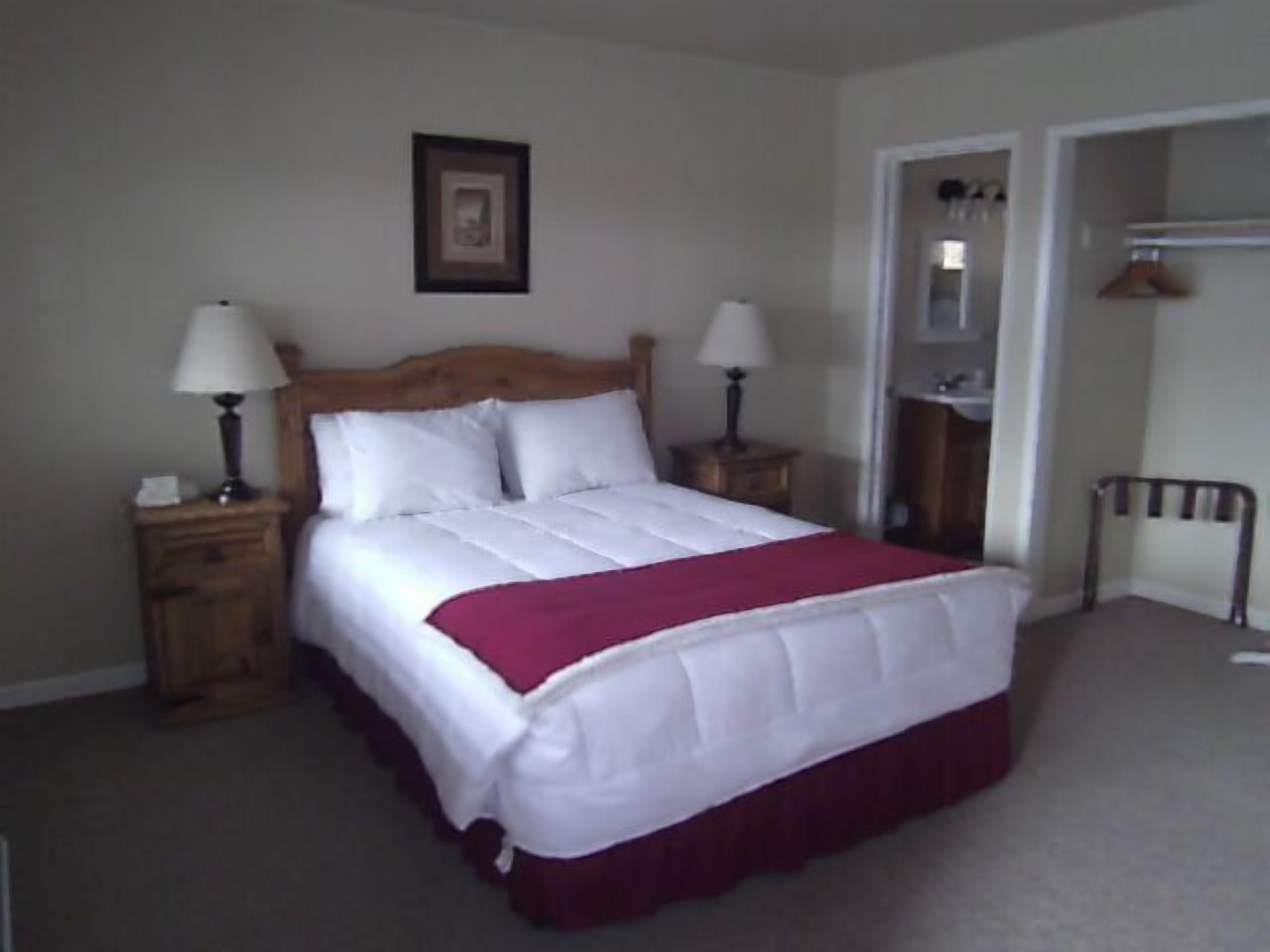 Standard-huone, 1 keskisuuri parisänky | Untuvapeitot, silitysrauta/-lauta, lisävuoteet, ilmainen Wi-Fi