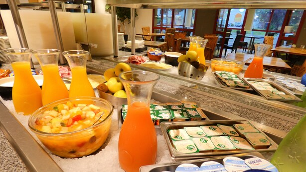 A buffet with various food items and beverages, including fruits, juices, and dairy products. - Hôtel du Parc (Limoges)