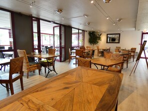 Breakfast, lunch and dinner served - Hôtel du Parc (Limoges)