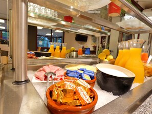 Daily continental breakfast (EUR 8 per person)