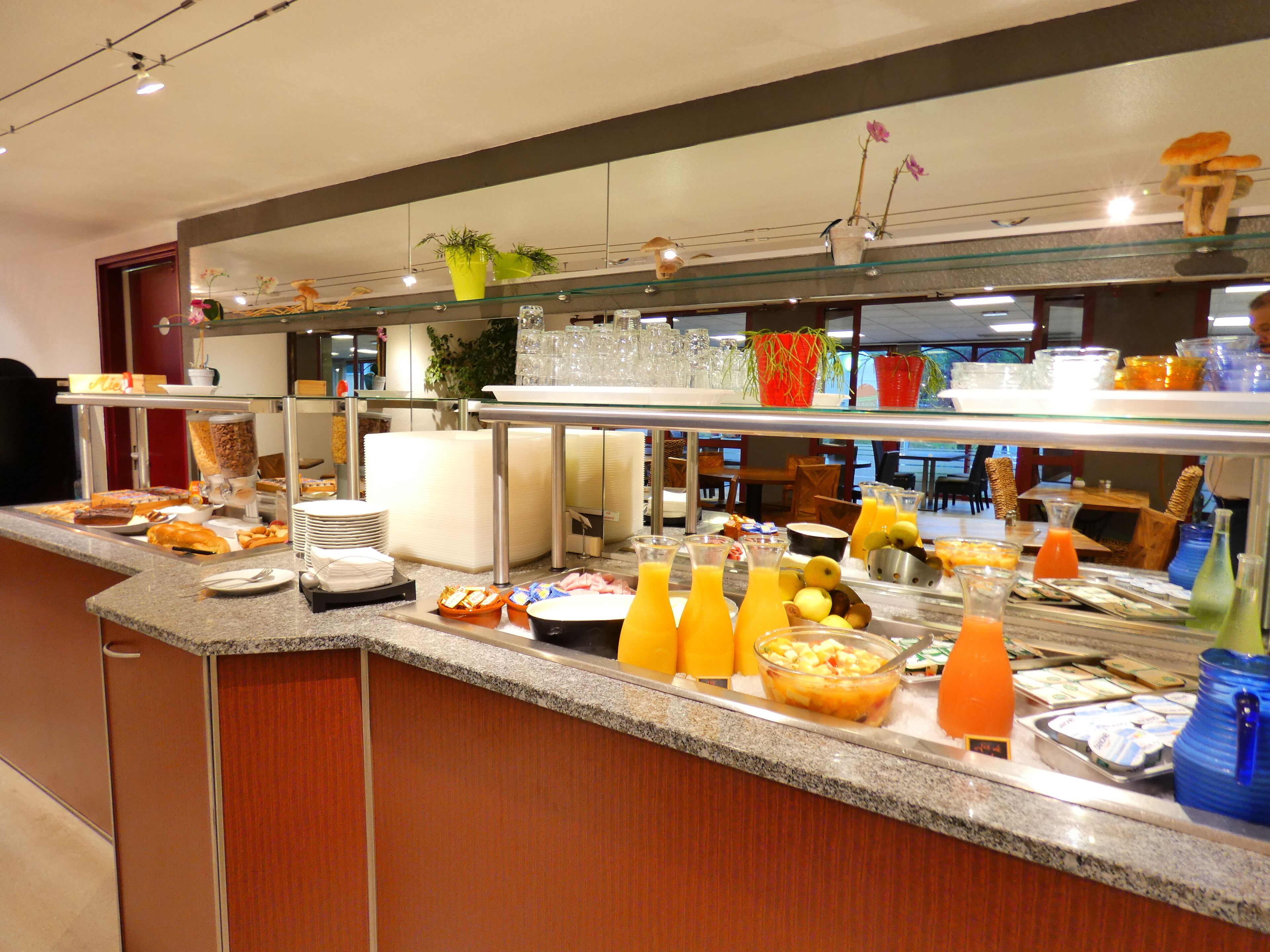 daily continental breakfast (eur 8 per person)
