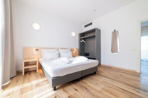 Family Room, 1 Double Bed with Sofa bed | Premium bedding, down comforters, minibar, in-room safe - Hi Hotels Riva del Garda (Riva del Garda)
