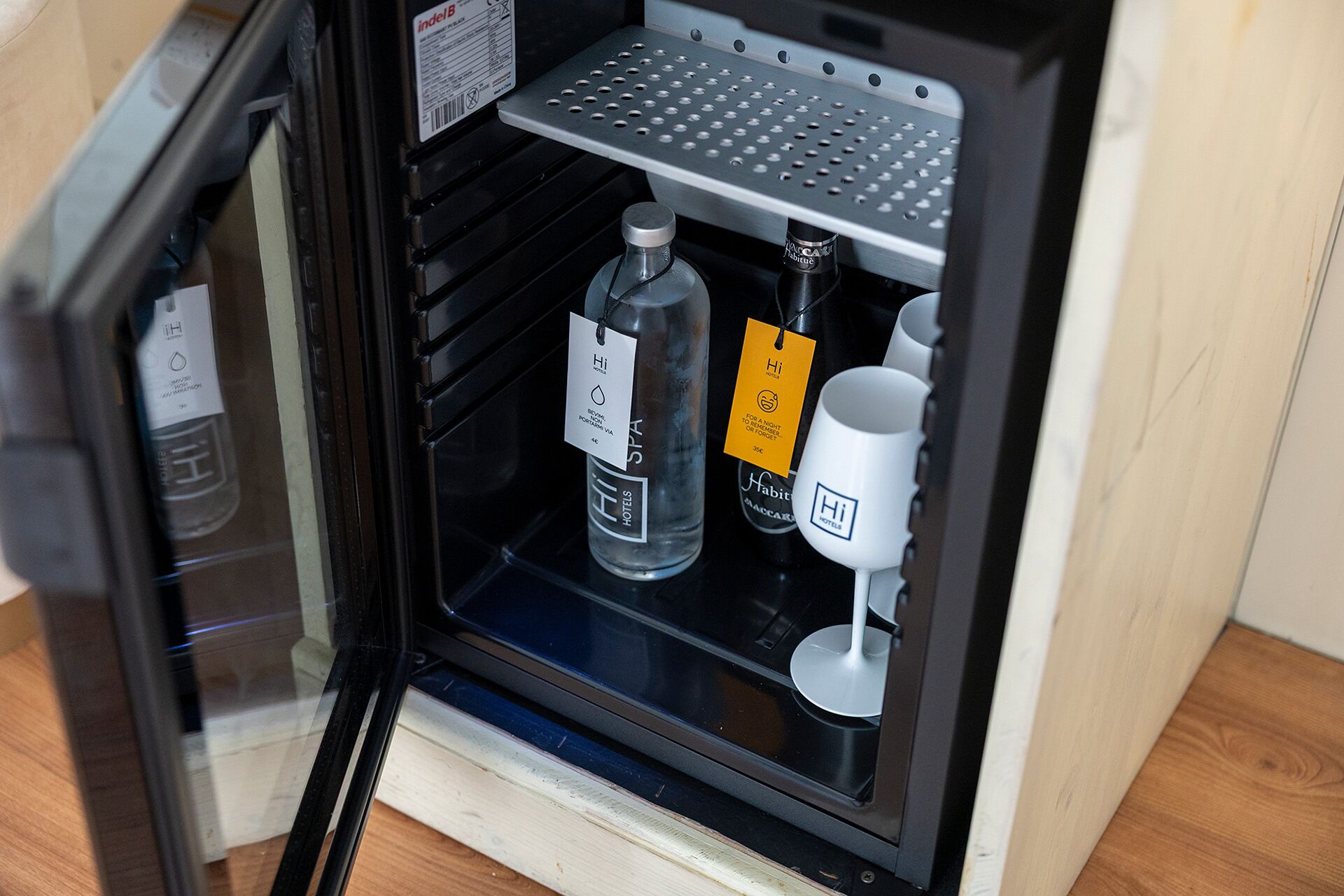 family room | 1 bedroom, premium bedding, down duvets, minibar