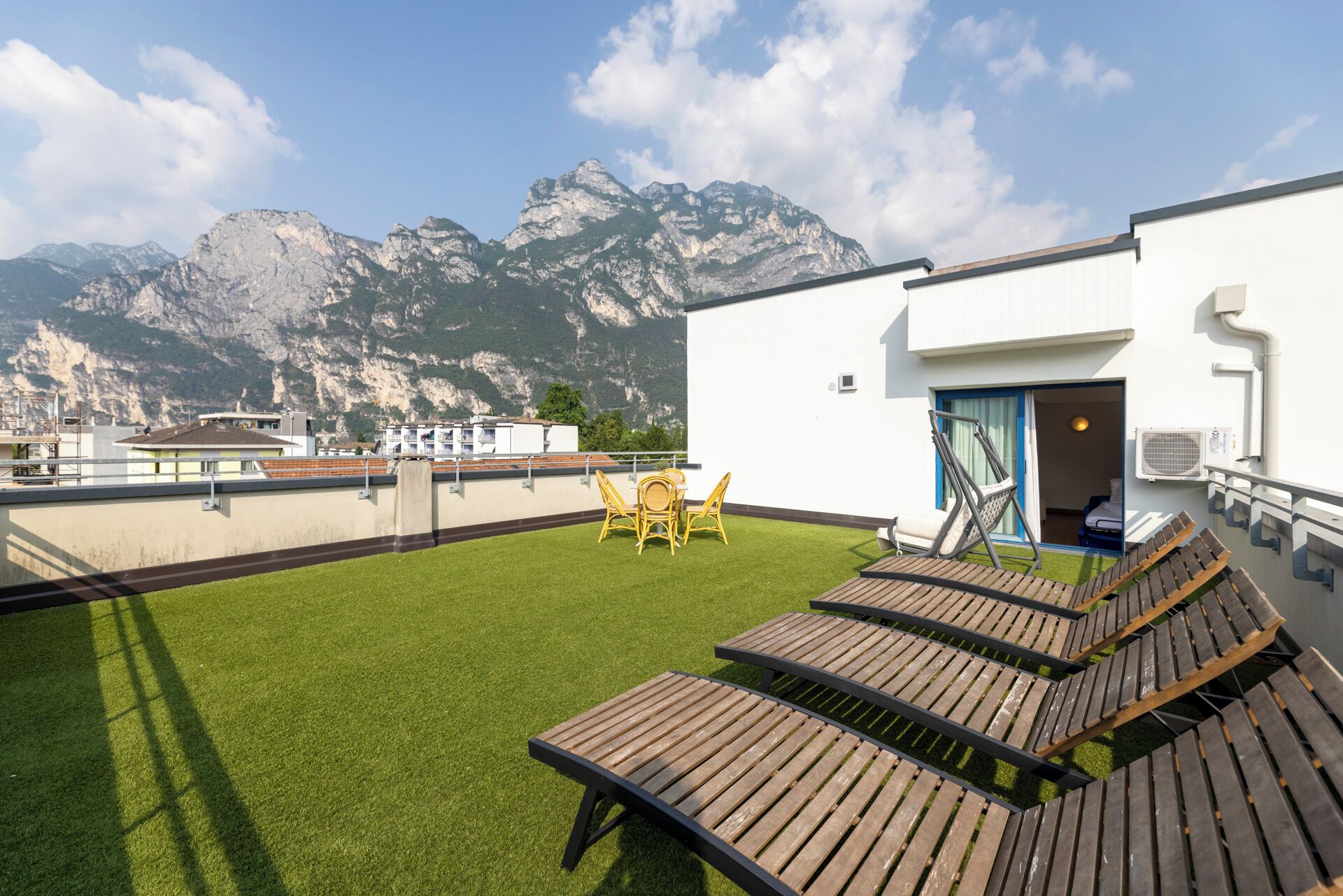 family room | 1 bedroom, premium bedding, down duvets, minibar