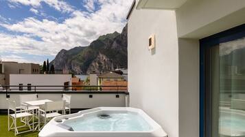Private spa tub