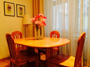 Apartment, 2 Bedrooms, Kitchen | In-room dining