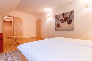 Penthouse Deluxe, 2 chambres, cuisine | Literie hypoallergénique, coffres-forts dans les chambres, bureau