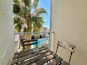 Double Room, Balcony | Premium bedding, minibar, in-room safe, desk - Logis Hôtel les Grenadines (Agde)