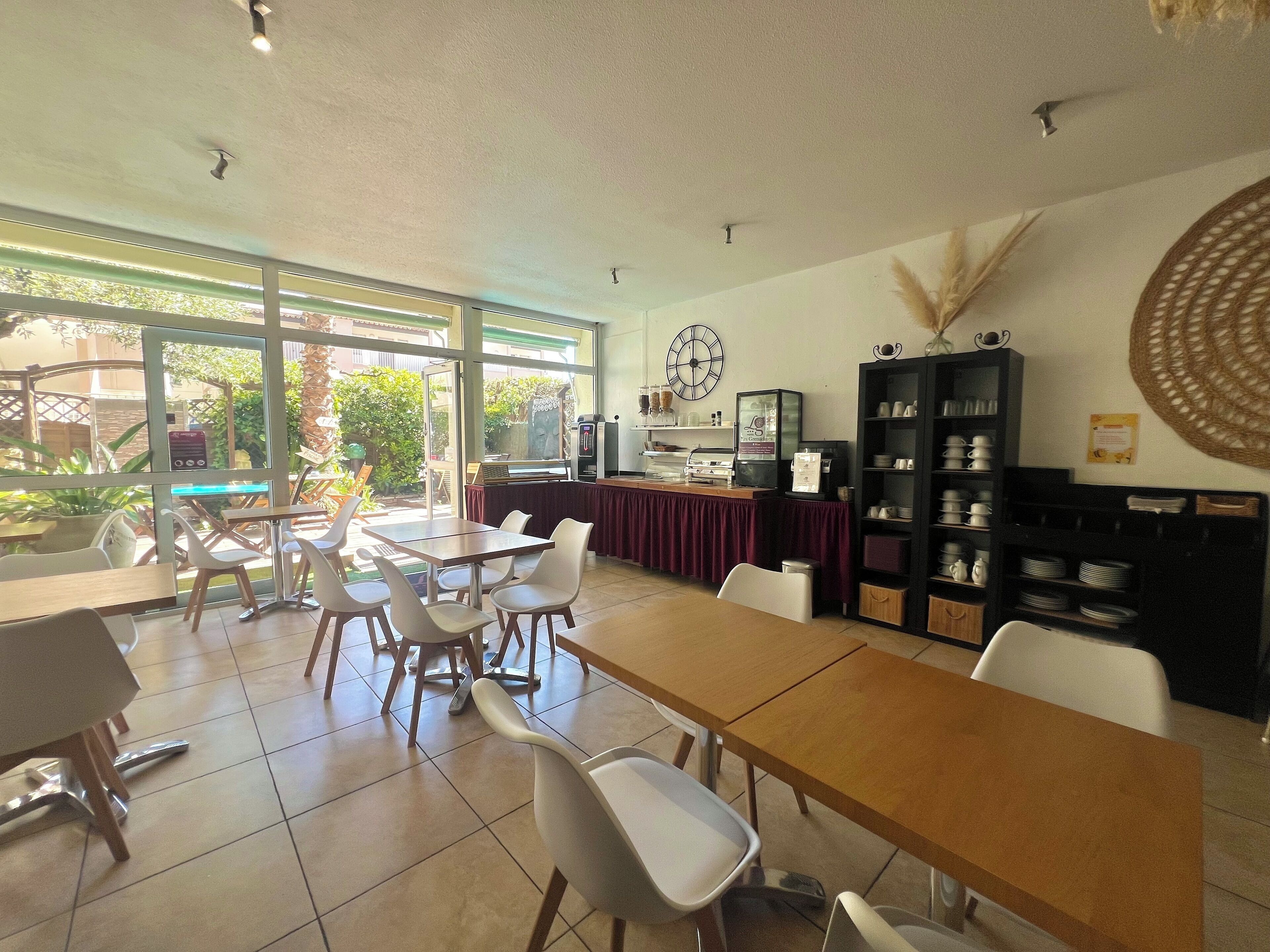 Frokostbuffé hver dag (EUR 12.50 per person)