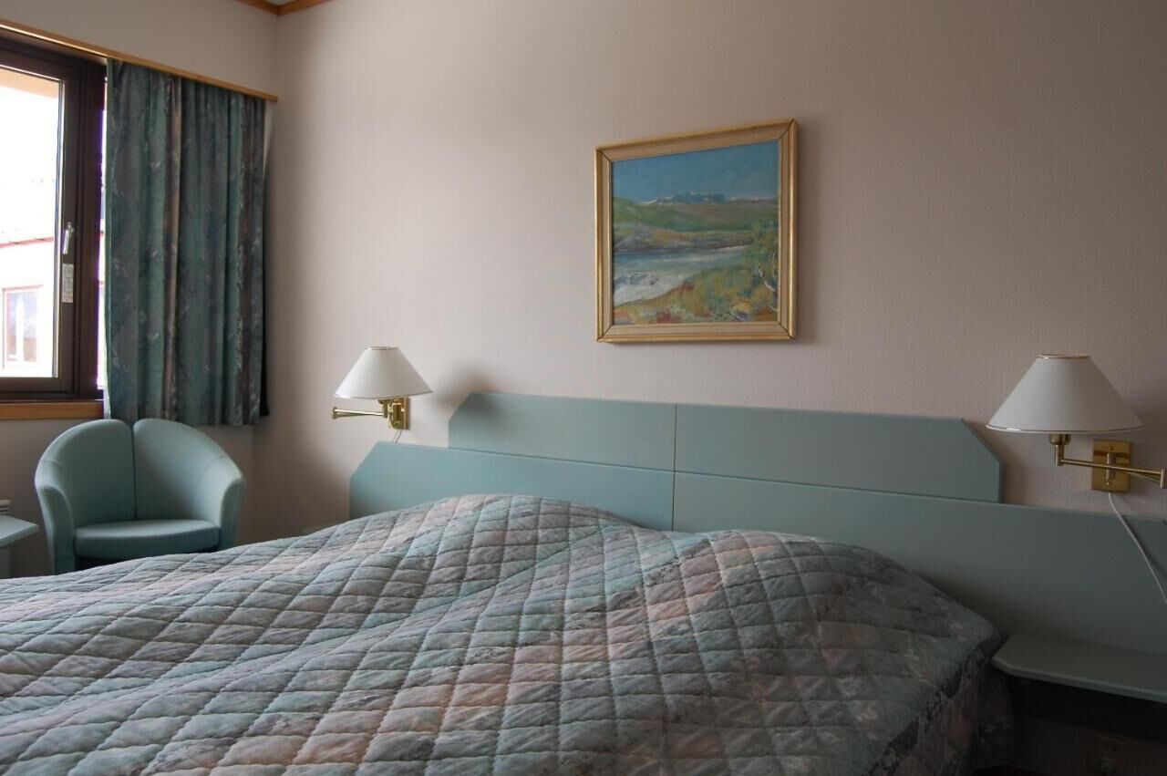 Hypo-allergenic bedding, desk, soundproofing, free WiFi