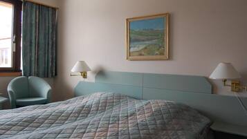 Hypo-allergenic bedding, desk, soundproofing, free WiFi