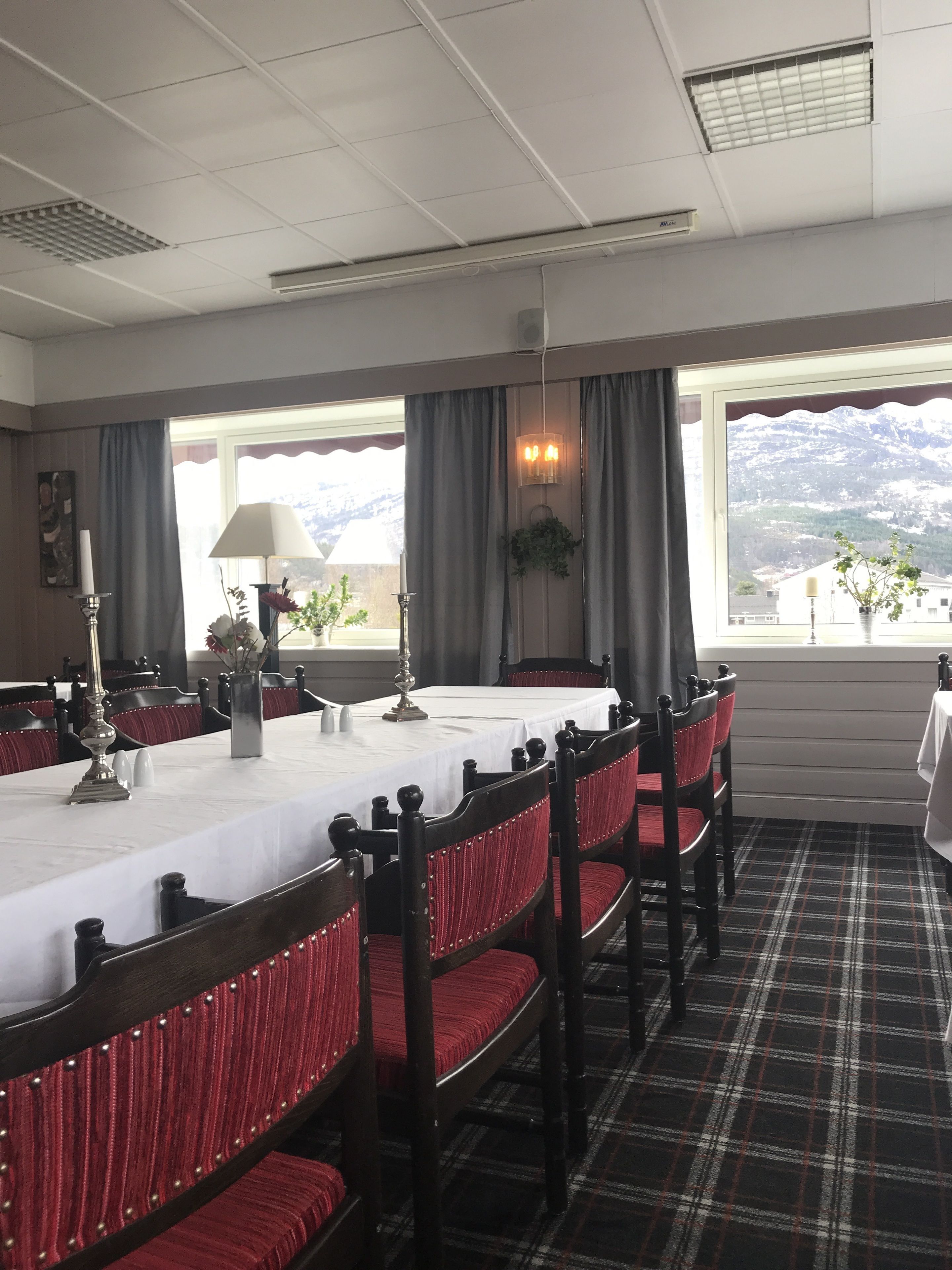 free buffet breakfast