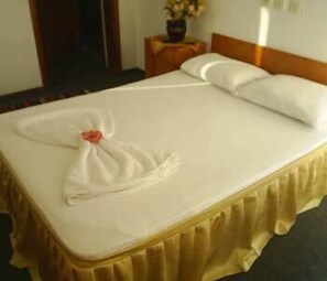 Single Room, Private Bathroom | Pillow-top beds, free WiFi, bed sheets