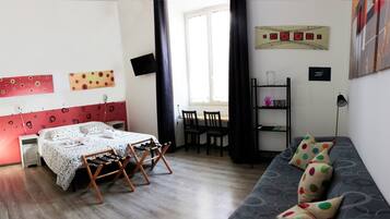 1 bedroom, Egyptian cotton sheets, down comforters, in-room safe