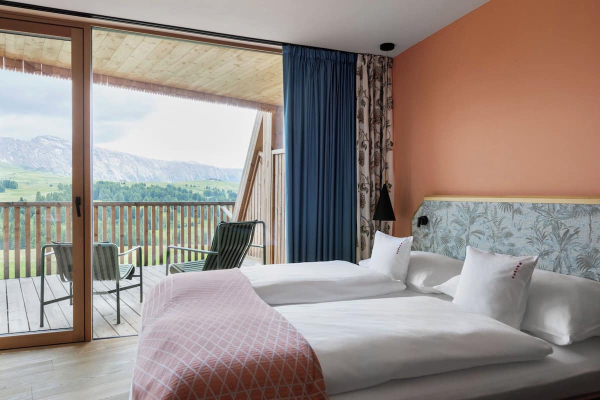 Design Double Room, Mountain View, Mountainside (Monocular) | 1 bilik tidur, peralatan tempat tidur hipoalergenik