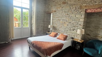 Superior Room | Soundproofing, iron/ironing board, free cots/infant beds, free WiFi