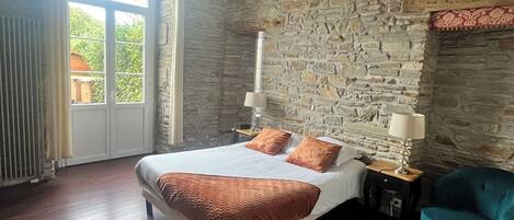 Superior Room | Soundproofing, iron/ironing board, free cribs/infant beds, free WiFi