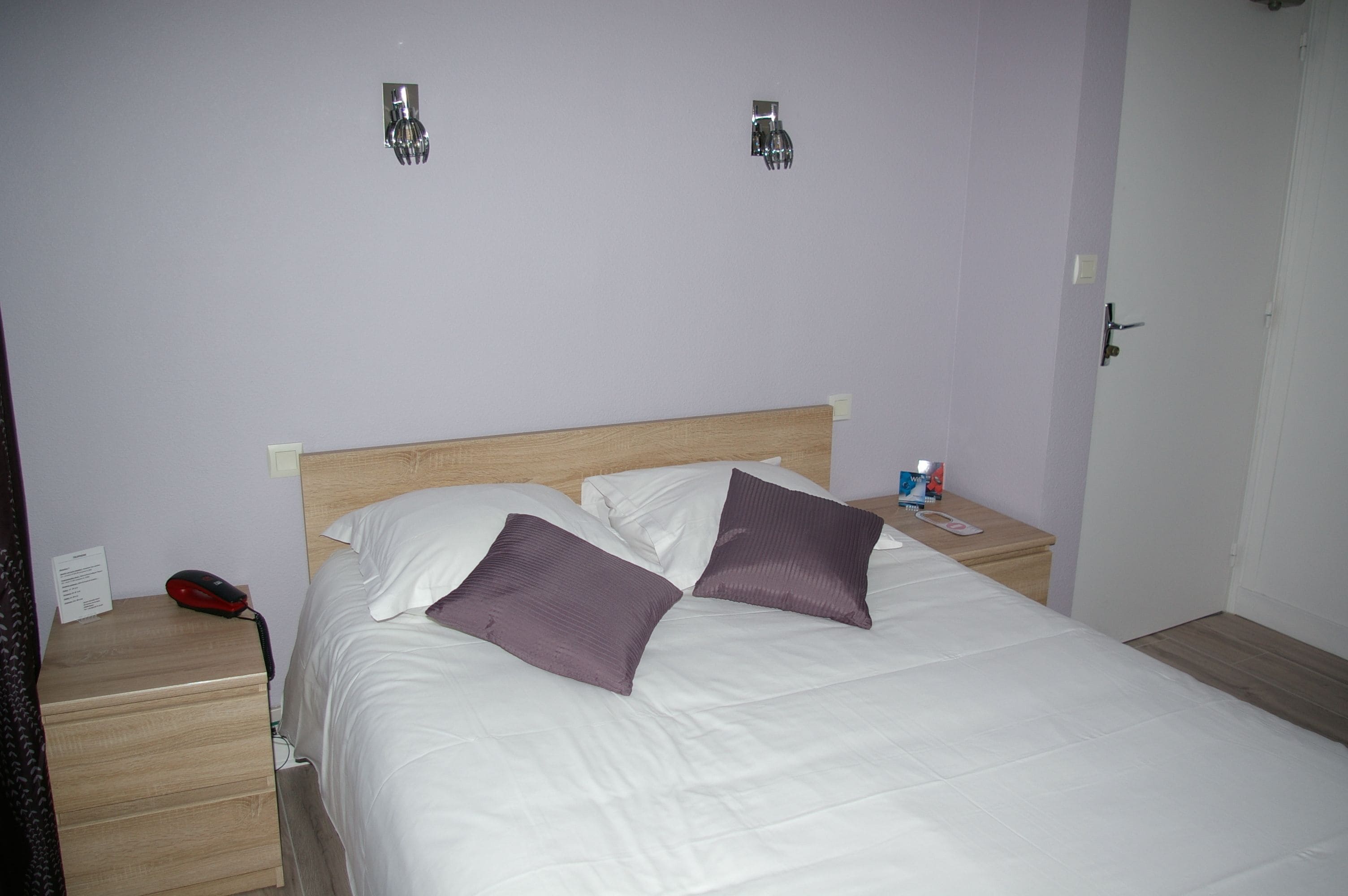 standard double room | soundproofing, iron/ironing board, free wifi, bed sheets