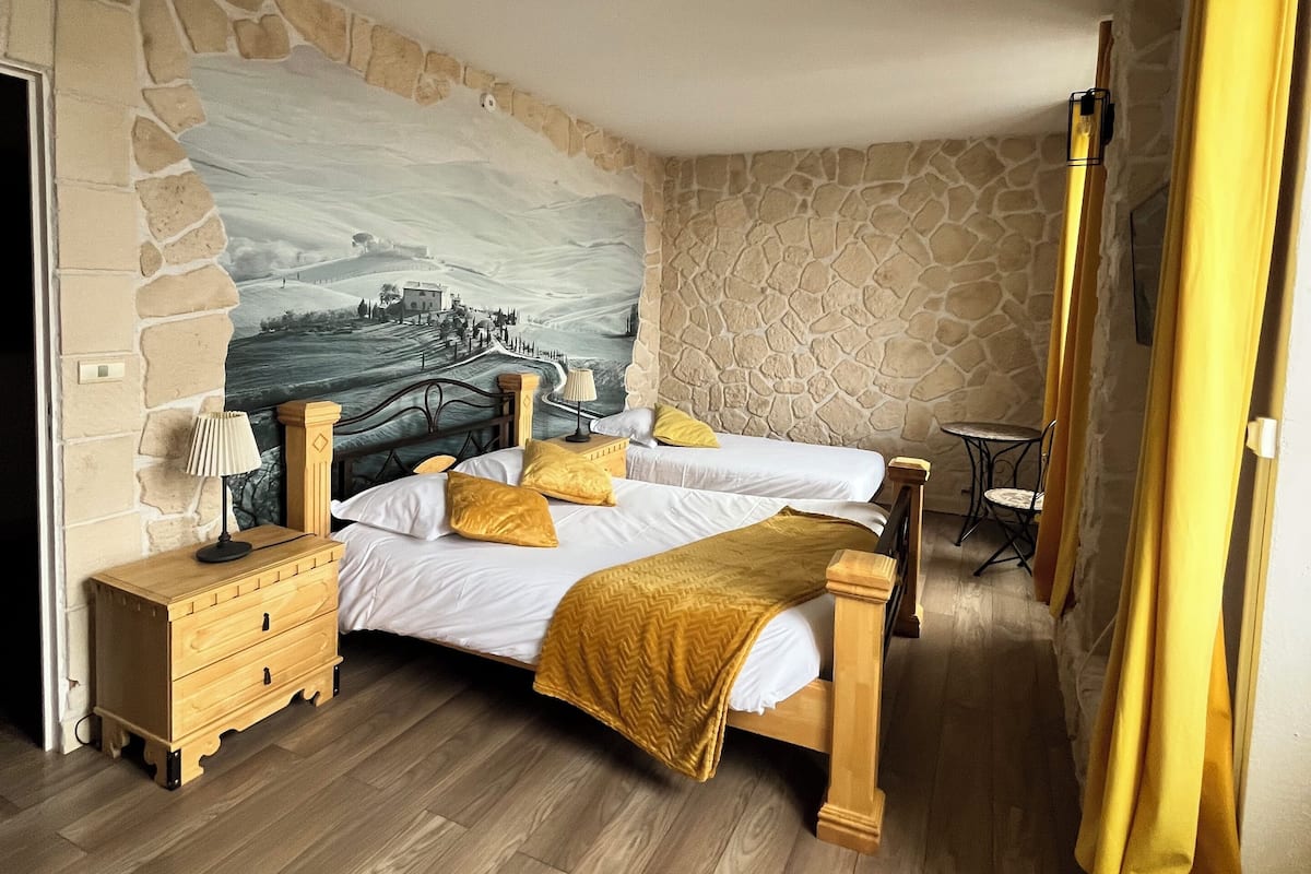 Kolmen hengen huone | Äänieristys, silitysrauta/-lauta, ilmaiset vauvansängyt, ilmainen Wi-Fi