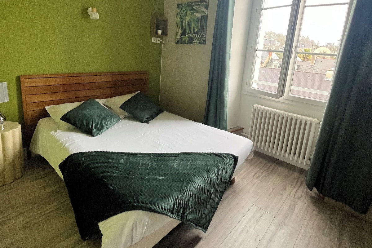 Kahden hengen superior-huone | Äänieristys, silitysrauta/-lauta, ilmaiset vauvansängyt, ilmainen Wi-Fi