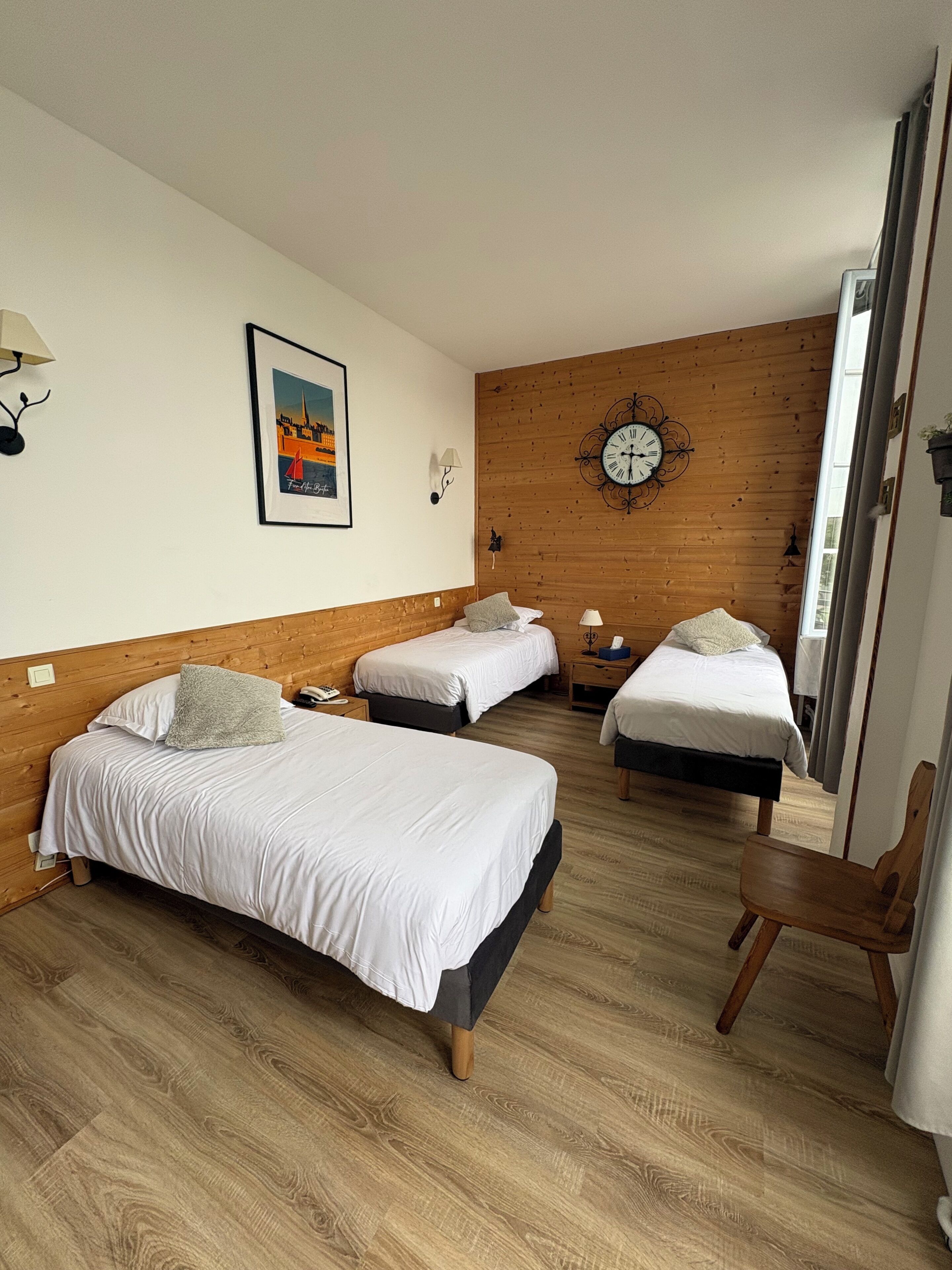 Triple Room | Soundproofing, iron/ironing board, free cots/infant beds, free WiFi
